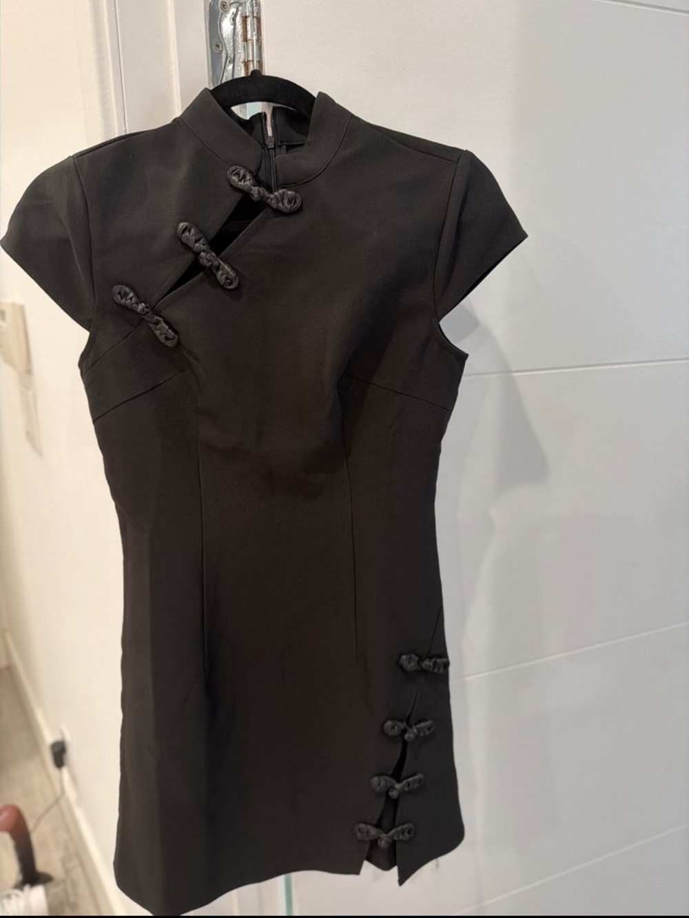 Classic Black Cap-Sleeve Cheongsam Dress by COMMENSE